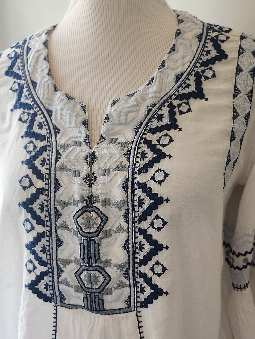 Johnny Was Workshop Simone Embroidered White Blue Flare Sleeve Blouse Small - Picture 3 of 8
